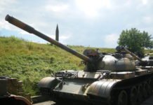 Некад је био окосница наше армије: све о тенку који се налази испред стадиона!