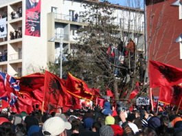 АЛБАНЦИ БРУТАЛНО ПРЕТУКЛИ СРПСКУ ПОРОДИЦУ: Ужас у Француској – повређена жена у осмом месецу трудноће ИСТИНИТА ПРИЧА