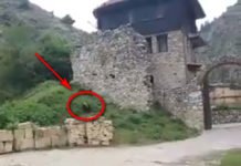 Несвакидашњи призор код српске светиње у Призрену: “ЧУВАРИ ЗАДУЖБИНЕ ЦАРА ДУШАНА!“