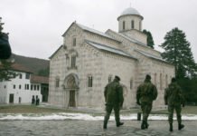 „Нас ЧУВА СВЕТИТЕЉ, не плашимо се АЛБАНСКИХ ТЕРОРИСТА“ Монаси показали како живе у ДЕЧАНИМА после напада