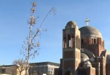 (ФОТО) „ИСУС МРЗИ СРБЕ!“ Оскрнављен православни храм у Приштини