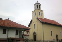 Три старице опстају на згаришту мартовског погрома: Моле се и за непријатеље, да савладају зло у себи