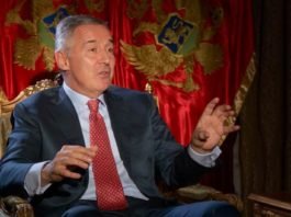 Становници Андријевице песмом одговорили на провокације: „Полицијо, браћо мила не слушајте више Мила“ Документ