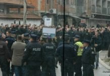 ЗАБРАЊЕНО ЗА СРБЕ: Албанци спречавају уношење бадњака у манастир! Блокирали улаз…