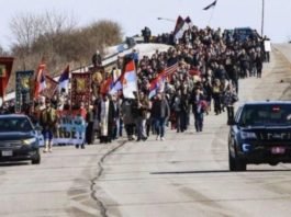 ДИЈАСПОРА БРАНИ СВЕТИЊЕ: Прва литија у историји Северне Америке (ФОТО)