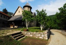 МАЛА СРПСКА СВЕТА ГОРА: 10 манастира Овчарско-кабларске клисуре, од којих су неки старији од Нотр Дама