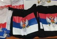 „Феноменална акције полиције“: Опет одузели „опасних“ 239 мајица са исцртаним тробојкама