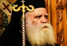 У Грчкој ухапшен митрополит због служења литургије и отварања цркве верницима!