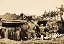 ДО САДА НЕВИЂЕНА ФОТОГРАФИЈА СА СОЛУНСКОГ ФРОНТА: Српски војник раме уз раме са… фотографија