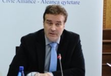 Декан ФПН-а: Литије су стециште великорспског фолклора где се злоупотребљавају дјеца