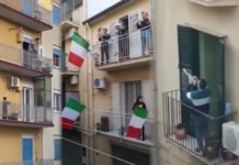 (ВИДЕО) Није битно где си, већ ко си: Срби у Италији певају „Тамо далеко“ на својим балконима Срби у Италији певају