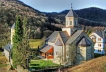 КОМУНИСТИ ПРОТИВ МОШТАНИЦЕ: Народ је стао на страну манастира