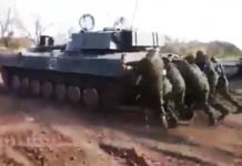 (ВИДЕО) Руски војници “на гурку“ покренули хаубицу тешку 16 тона! “на гурку“ покренули хаубицу