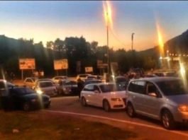 Полицијски притисак и у Будви: Због литије приведено преко 100 људи! Полицијски притисак