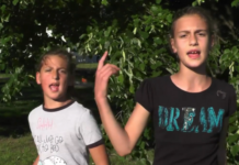 (ВИДЕО) Хапси, хапси, Мило хапси, вратиће се врло брзо бумеранг са неба: Сестре Марија и Ања снимиле нови хит Марија и Ања