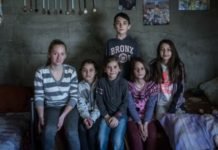 (ФОТО) Срби за Србе: Недовићи имају више деце, него школа ђака; светионици у борби против бијеле куге