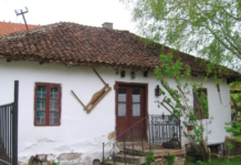 Српске куће од 1000 евра нико неће да купи, док се неке друге продају странцима који не питају за износ српске куће