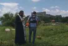 Албанац моторном косилицом ометао епископа Атанасија да служи помен на Косову (ВИДЕО