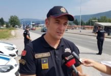 (ВИДЕО) Срамно понашање командира бјелопољске полиције: Отео тробојку и вређао грађане!
