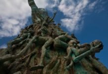 ДРАГОЉУБ ТРАЈКОВИЋ: Како се свет поклонио једном наизглед обичном човеку