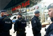 Група Турака упала и демолирала цркву у Бечу