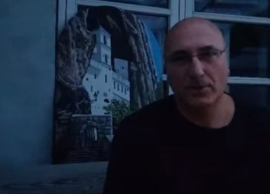 “ВИШЕ НЕМА СТРАХА!“ Глумац Славко Лабовић послао подршку народу у одбрани светиња у Црној Гори (ВИДЕО)