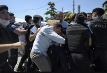 Стампедо испред Аја Софије: Хиљаде Турака пробило полицијску блокаду (ВИДЕО) стампедо