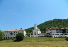 Српски манастир СТАР 950 ГОДИНА – У њему се налазе МИРОТОЧИВЕ мошти великог светитеља српски манастир