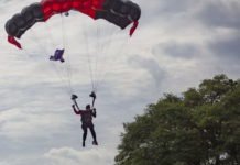 НОВА БРУКА АМЕРИЧКИХ СПЕЦИЈАЛАЦА: Слетели на дрвеће Нова брука