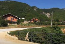 СРПСКО СЕЛО НА КОСОВУ БЕЗ КАПИ ВОДЕ! Не могу месец дана ни руке да оперу, Комшија заврнуо славину… (ВИДЕО)