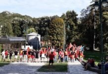 (ВИДЕО) Цетиње: Милогорци „бране земљу“ уз Томпсона и Мирослава Шкора: „Бојна Чавоглаве“ и „Суде ми“ Цетиње