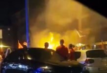 (ВИДЕО) Опозиција уз Цецине песме „брани“ државу: Наоружане „комите“ чувала полиција Опозиција уз Цецине песме