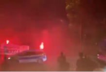 ДОЧЕK НА KИПРУ УЗ „KОСОВО ЈЕ СРБИЈА“: Бакљада и транспарент за добродошлицу! (ВИДЕО) ДОЧЕK НА KИПРУ