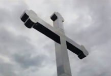 На врху Камиља изнад Лепосавића Срби поставили крст на кров Косова и Метохије (ВИДЕО) Камиља