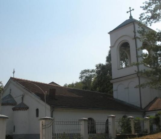 ЦРКВУ СТАРУ СКОРО ДВА ВЕКА ОТИМА ЗАБОРАВ: Корен српске историје потпуно заборављен и оронуо као запуштена кућа!