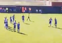 (ВИДЕО) ГЕСТ О КОЈЕМ СЕ ПРИЧА: Није био планиран минут ћутања на фудбалској утакмици, али су играчи нашли начин да одају почаст Амфилохију!