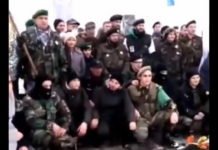 У униформама и са фантомкама на главама вичу „Алаху акбар”, машу заставама терористичке армије (ВИДЕО)