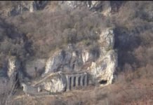 Албанци ухваћени у крађи и скрнављењу српске светиње код Призрена (ФОТО)