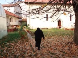 (ВИДЕО) Kако изгледа живот монахиња међу Албанцима у Ђаковици: ТРИ ЖЕНЕ НА БРАНИKУ СРПСТВА И ПРАВОСЛАВЉА живот монахиња