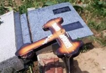 (ФОТО) ЕКСТРЕМИСТИ ПОНОВО ВАНДАЛИЗУЈУ СРПСКЕ ГРОБОВЕ: Поломљене надгробне плоче и порушени крстови на православном гробљу у Ораховцу