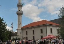 (ФОТО) ДУПЛИ СТАНДАРДИ: У темељима џамије нађени НАДГРОБНИ СПОМЕНИЦИ СА КРСТОВИМА, НА ЋИРИЛИЦИ