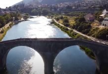 ТРЕБИЊЕ ПЛАНИРА ПОТПУНИ ПРЕЛАЗАК НА ЋИРИЛИЦУ!