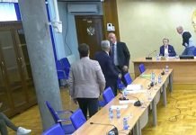 (ВИДЕО) ИНЦИДЕНТ У СКУПШТИНИ ЦРНЕ ГОРЕ: Сукоб на ивици туче између Милачића и Катнића