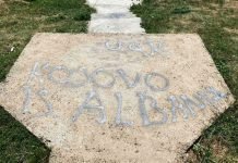(ФОТО) НОВА ПРОВОКАЦИЈА: Графити „УЧК” и „Косово је Албанија” у родном месту кнеза Лазара