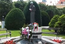 (ФОТО) ОСКРНАВЉЕН СПОМЕНИК СРПСКИМ БОРЦИМА! Инцидент у Сомбору на дан обележавања „Олује”