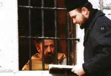 “МОРАЋУ, ТЕШКА СРЦА, ДА ЦРКВУ И СЕБЕ БРАНИМ ОРУЖЈЕМ!“ Знате ли како је протојереј Радомир Никчевић спречио проваљивање у Влашку цркву на Цетињу?