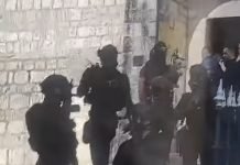 (ВИДЕО) Погледајте шта ради припадник Противтерористичке јединице МУП-а Црне Горе испред Цетињског манастира