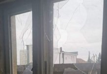 КАМЕНОВАНА КУЋА ЈЕДИНЕ СРПКИЊЕ У ПЕЋИ: Терор не престаје (ФОТО)