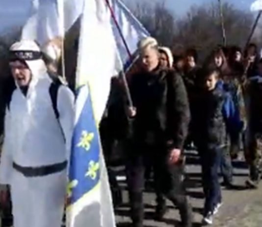 (ВИДЕО) Поново ратни призори у Босни: ДЕЦА КЛИЧУ „АЛАХУ ЕКБЕР“